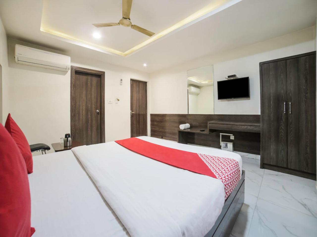 Oyo 10277 Hotel Delux Golden อัจเมอร์ ภายนอก รูปภาพ
