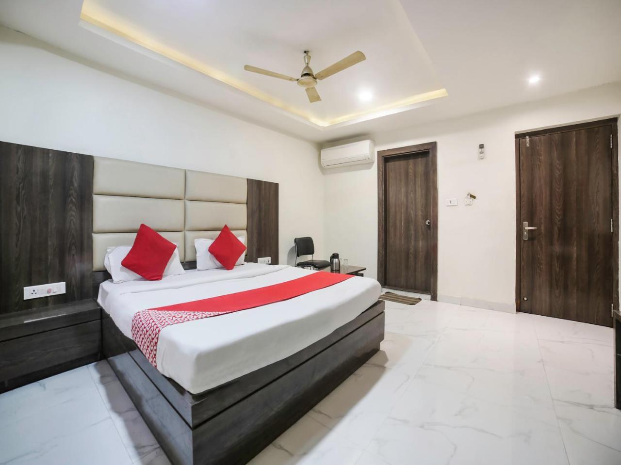 Oyo 10277 Hotel Delux Golden อัจเมอร์ ภายนอก รูปภาพ
