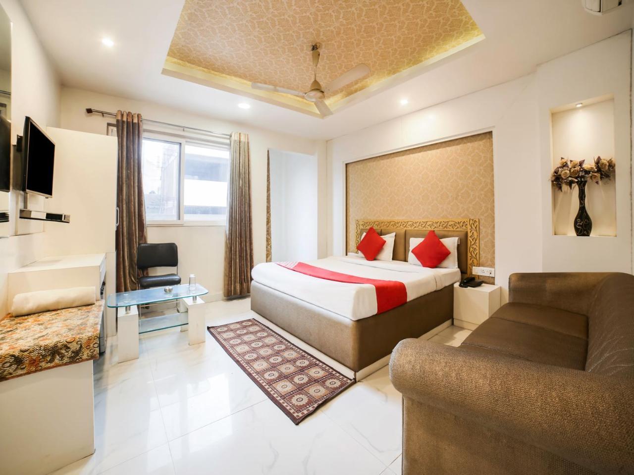 Oyo 10277 Hotel Delux Golden อัจเมอร์ ภายนอก รูปภาพ