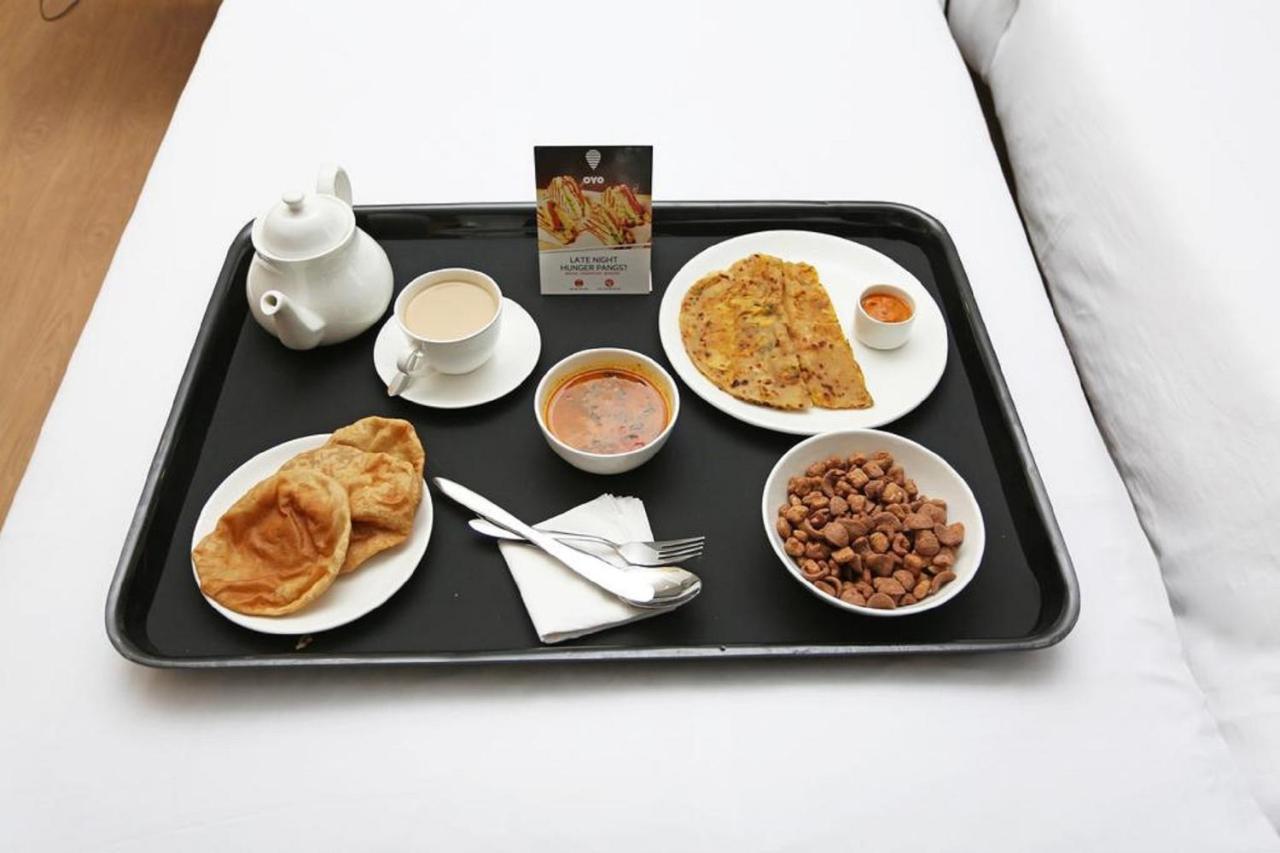 Oyo 10277 Hotel Delux Golden อัจเมอร์ ภายนอก รูปภาพ