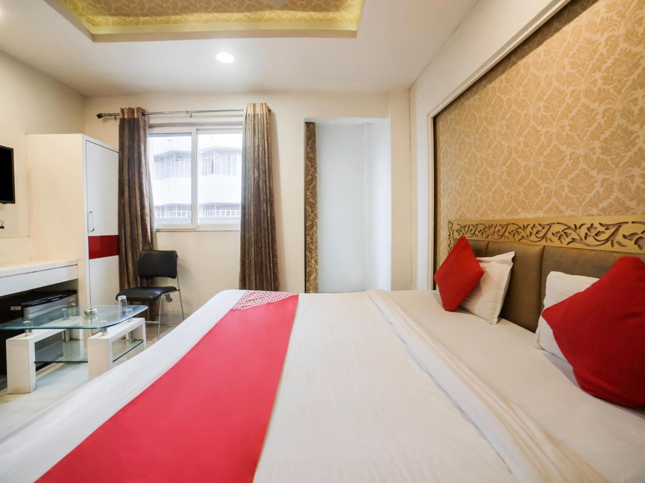 Oyo 10277 Hotel Delux Golden อัจเมอร์ ภายนอก รูปภาพ
