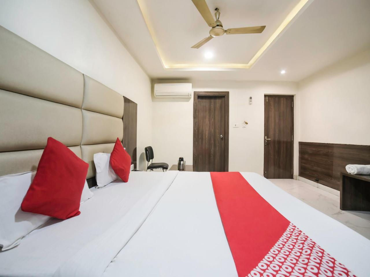 Oyo 10277 Hotel Delux Golden อัจเมอร์ ภายนอก รูปภาพ