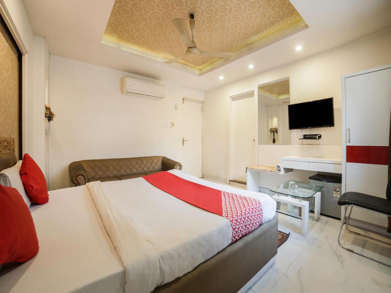 Oyo 10277 Hotel Delux Golden อัจเมอร์ ภายนอก รูปภาพ
